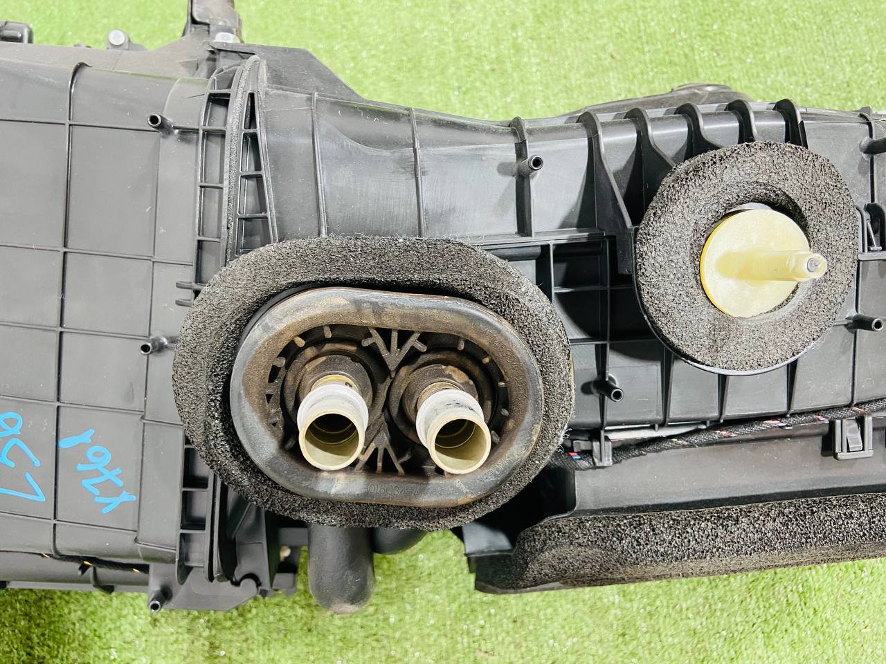 T2H28717 Heater (stove) assembly Jaguar F-Pace X761 (2017-) Used cost € in stock 1 pcs.