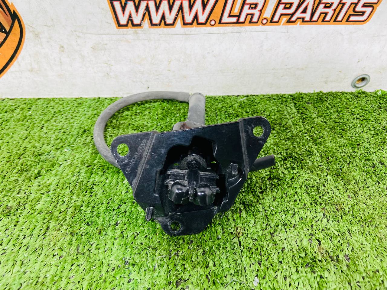 T2H3656 Left washer nozzle for Jaguar F-Pace X761 (2017-) Used cost 60 € in stock 1 pcs.