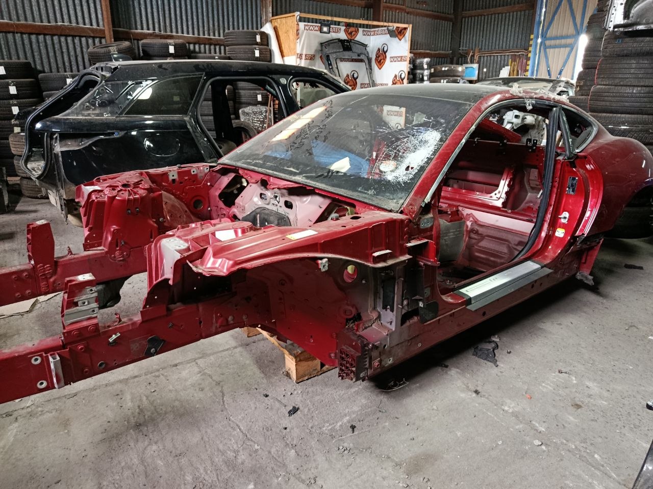 T2R25901 Front left quarter panel Jaguar F-Type X152 (2014-) Used cost € in stock 2 pcs.