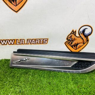 T2R43804 Right wing ventilation hole trim Jaguar F-Type X152 (2014-) Used cost  € in stock 1 pcs.