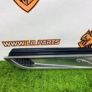 T2R43807 Ventilation hole trim left wing Jaguar F-Type X152 (2014-) Used cost  € in stock 1 pcs.