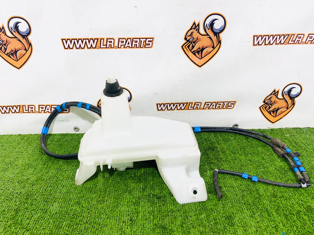 T2R47054 Washer reservoir for windshield Jaguar F-Type X152 (2014-) Used cost € in stock 1 pcs.