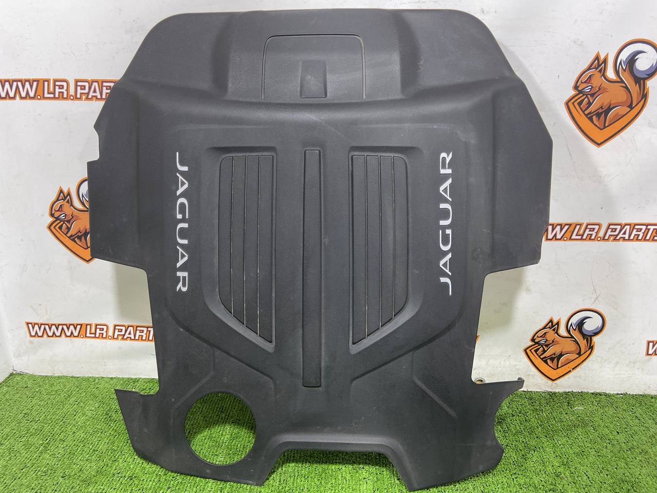 T2R7757 Decorative engine cover Jaguar F-Type X152 (2014-) Used cost € in stock 1 pcs.