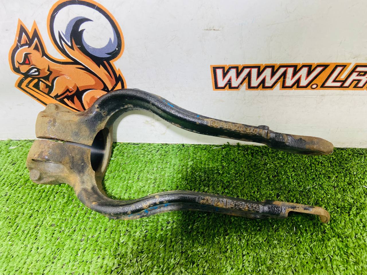 T2R7843 Left front shock absorber fork Jaguar F-Type X152 (2014-) Used cost € in stock 1 pcs.