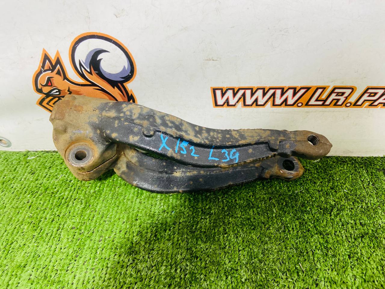 T2R7843 Left front shock absorber fork Jaguar F-Type X152 (2014-) Used cost € in stock 1 pcs.