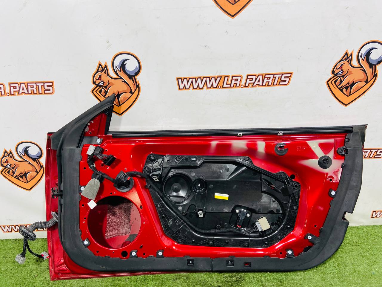 T2R9614 Front Right Door Jaguar F-Type X152 (2014-) Used cost 550 € in stock 2 pcs.