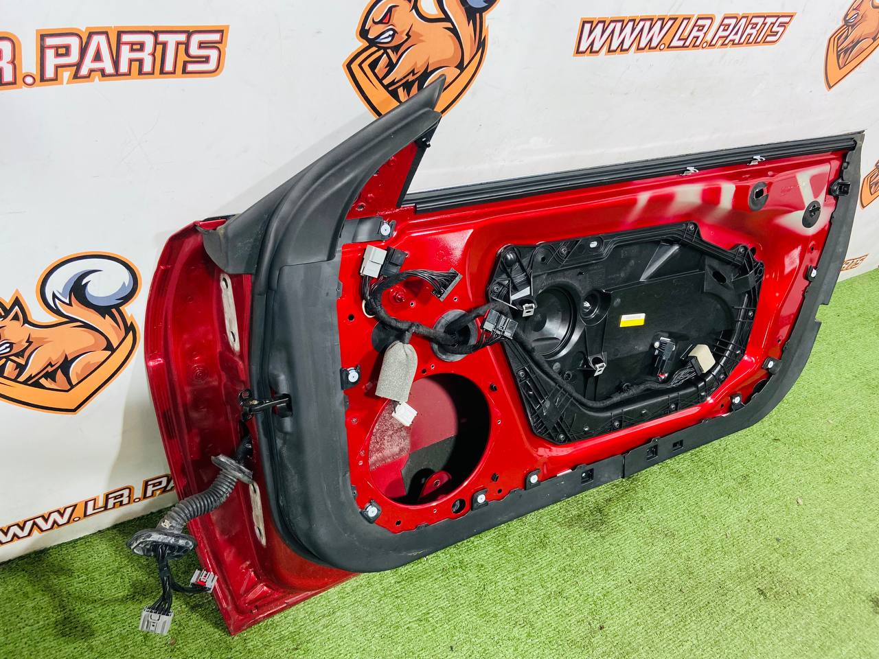 T2R9614 Front Right Door Jaguar F-Type X152 (2014-) Used cost 550 € in stock 2 pcs.