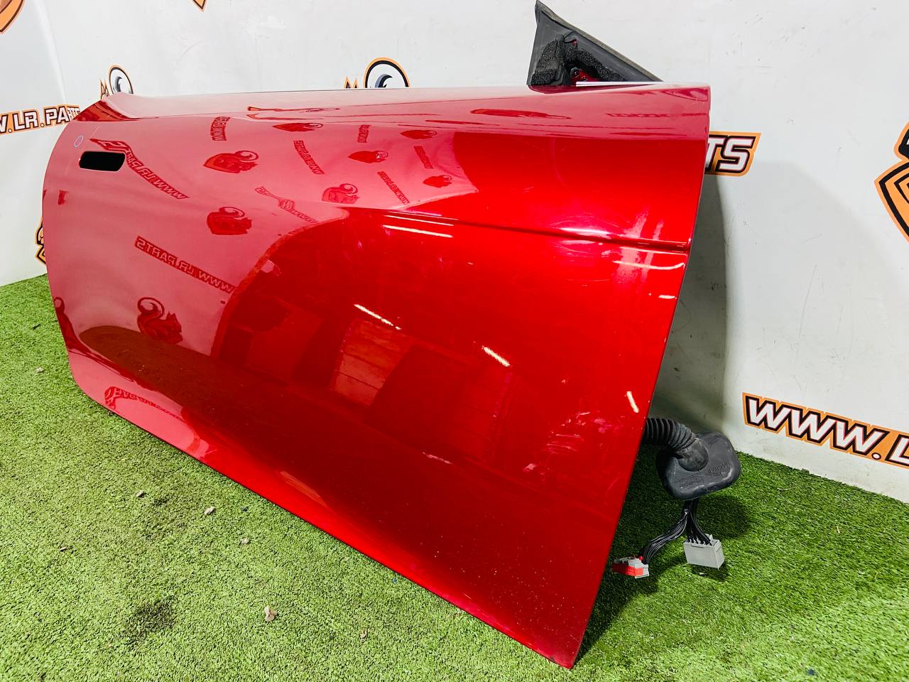 T2R9614 Front Right Door Jaguar F-Type X152 (2014-) Used cost 550 € in stock 2 pcs.