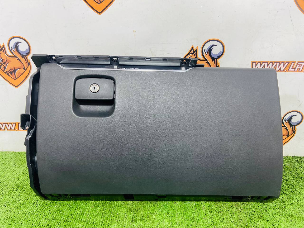 T4A13812PVJ Glove compartment Jaguar F-Pace X761 (2017-) Used cost € in stock 1 pcs.