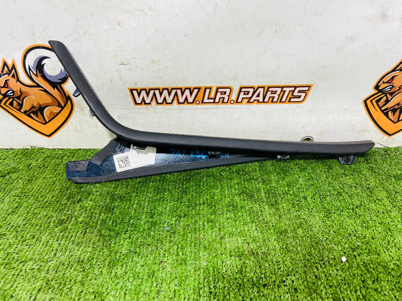 T4A5864QKW Left Console Trim Jaguar F-Pace X761 (2017-) Used cost 100 € in stock 1 pcs.