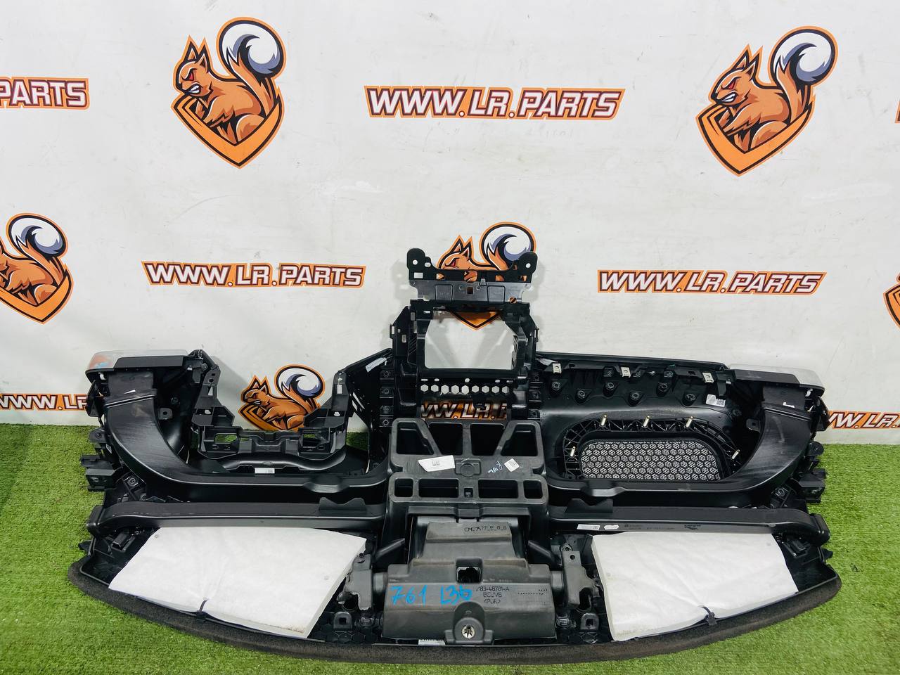 T4A7558QKW Torpedo trim LHD Jaguar F-Pace X761 (2017-) Used cost € in stock 1 pcs.