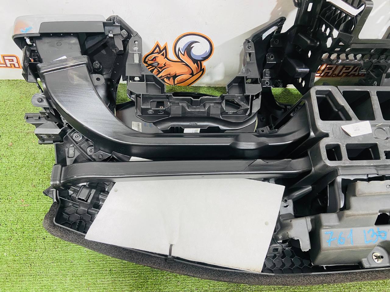 T4A7558QKW Torpedo trim LHD Jaguar F-Pace X761 (2017-) Used cost € in stock 1 pcs.