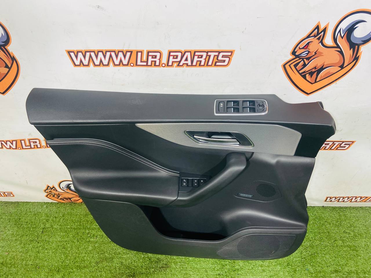 T4A8069 Door card of the front left Jaguar F-Pace X761 (2017-) Used cost 200 € in stock 1 pcs.