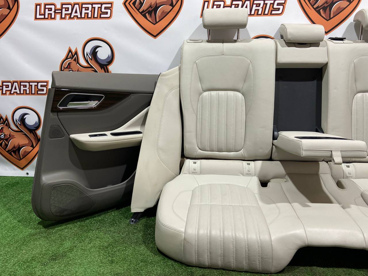 T4A8071 Door card of the rear left Jaguar F-Pace X761 (2017-) second hand cost 200 € in stock 1 pcs.