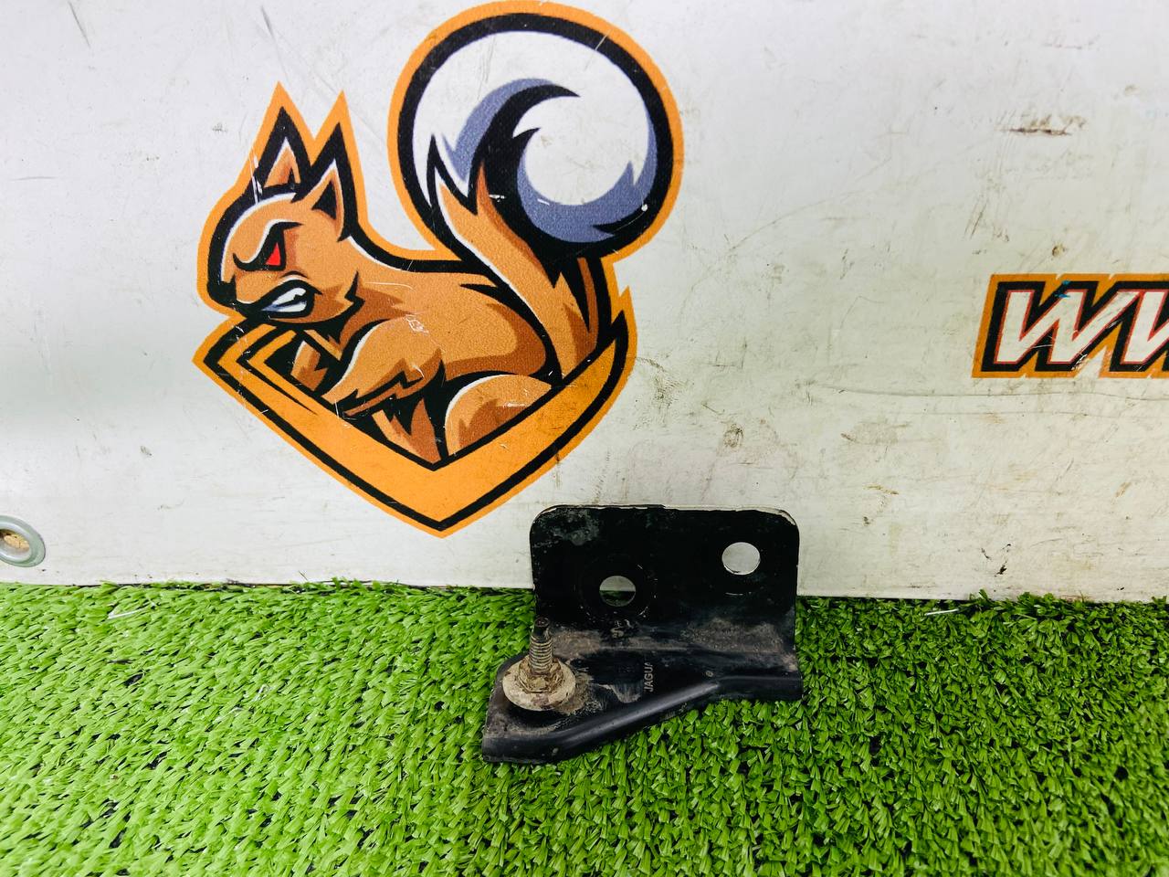 T4N3269 Left bracket, radiator crossmember for Jaguar XF X260 (2015-) Used cost 8 € in stock 1 pcs.