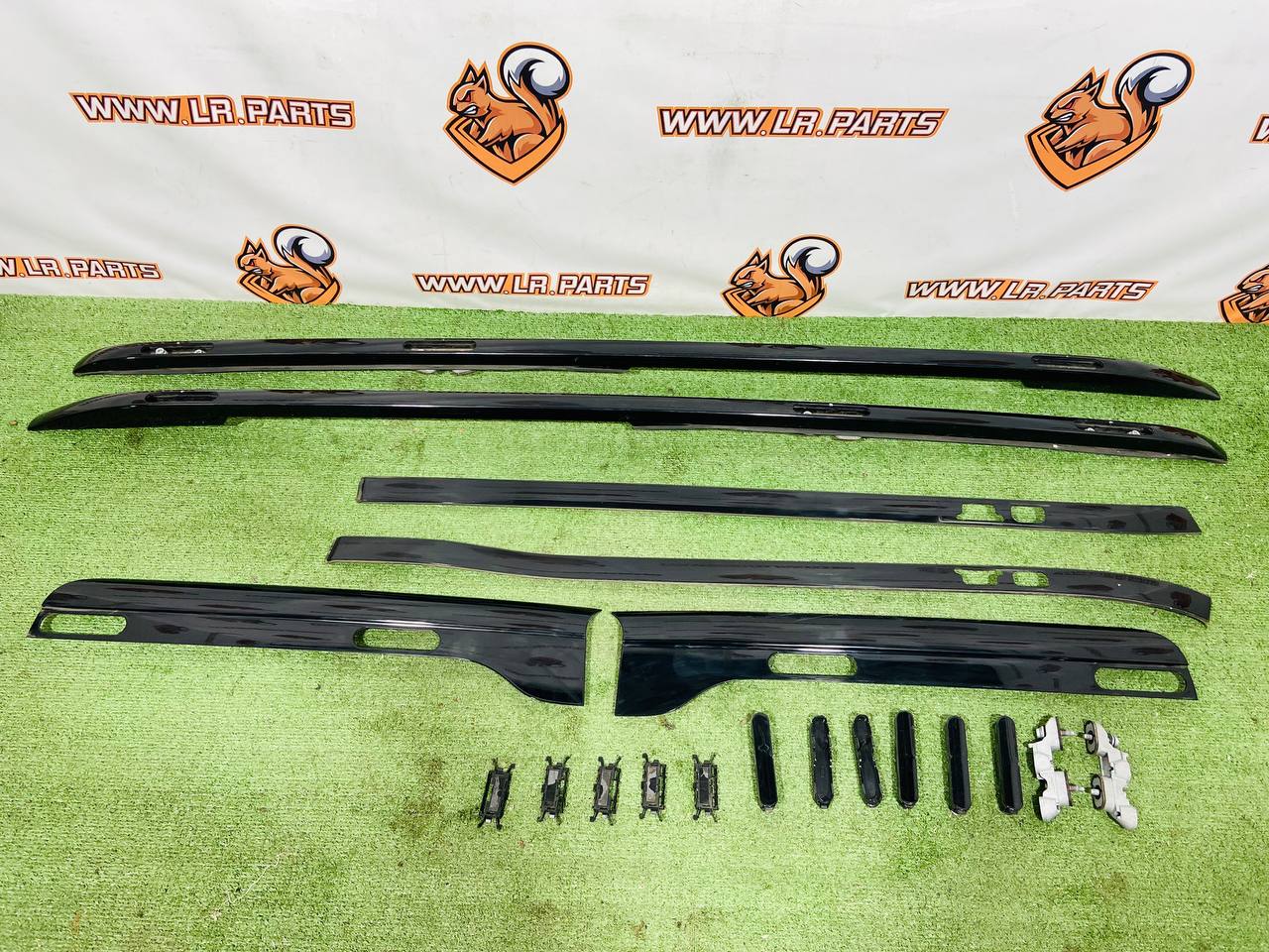 VPLRR0155 Roof rails set black Land Rover Discovery 5 L462 (2017-) used cost 475 € in stock 1 pcs.
