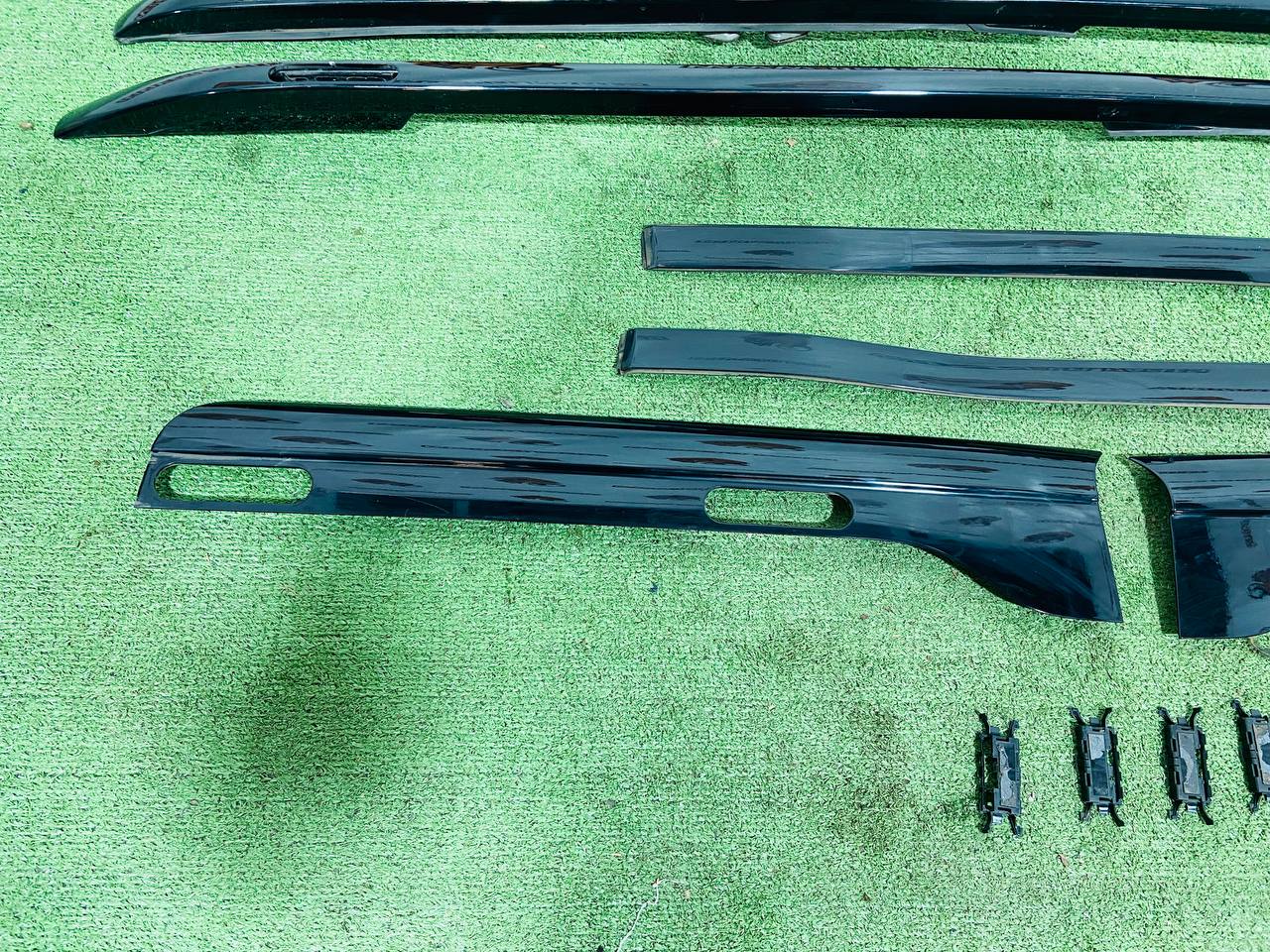 VPLRR0155 Roof rails set black Land Rover Discovery 5 L462 (2017-) used cost 475 € in stock 1 pcs.