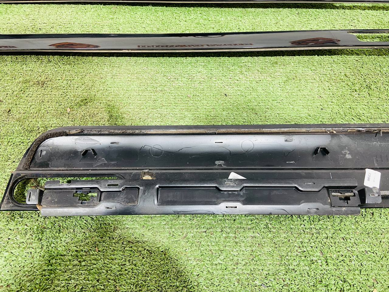 VPLRR0155 Roof rails set black Land Rover Discovery 5 L462 (2017-) used cost 475 € in stock 1 pcs.