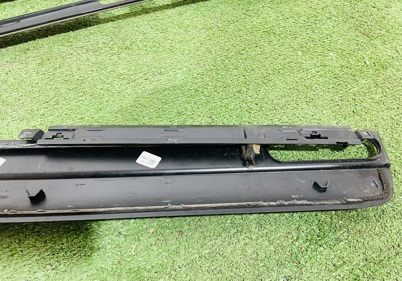 VPLRR0155 Roof rails set black Land Rover Discovery 5 L462 (2017-) used cost 475 € in stock 1 pcs.