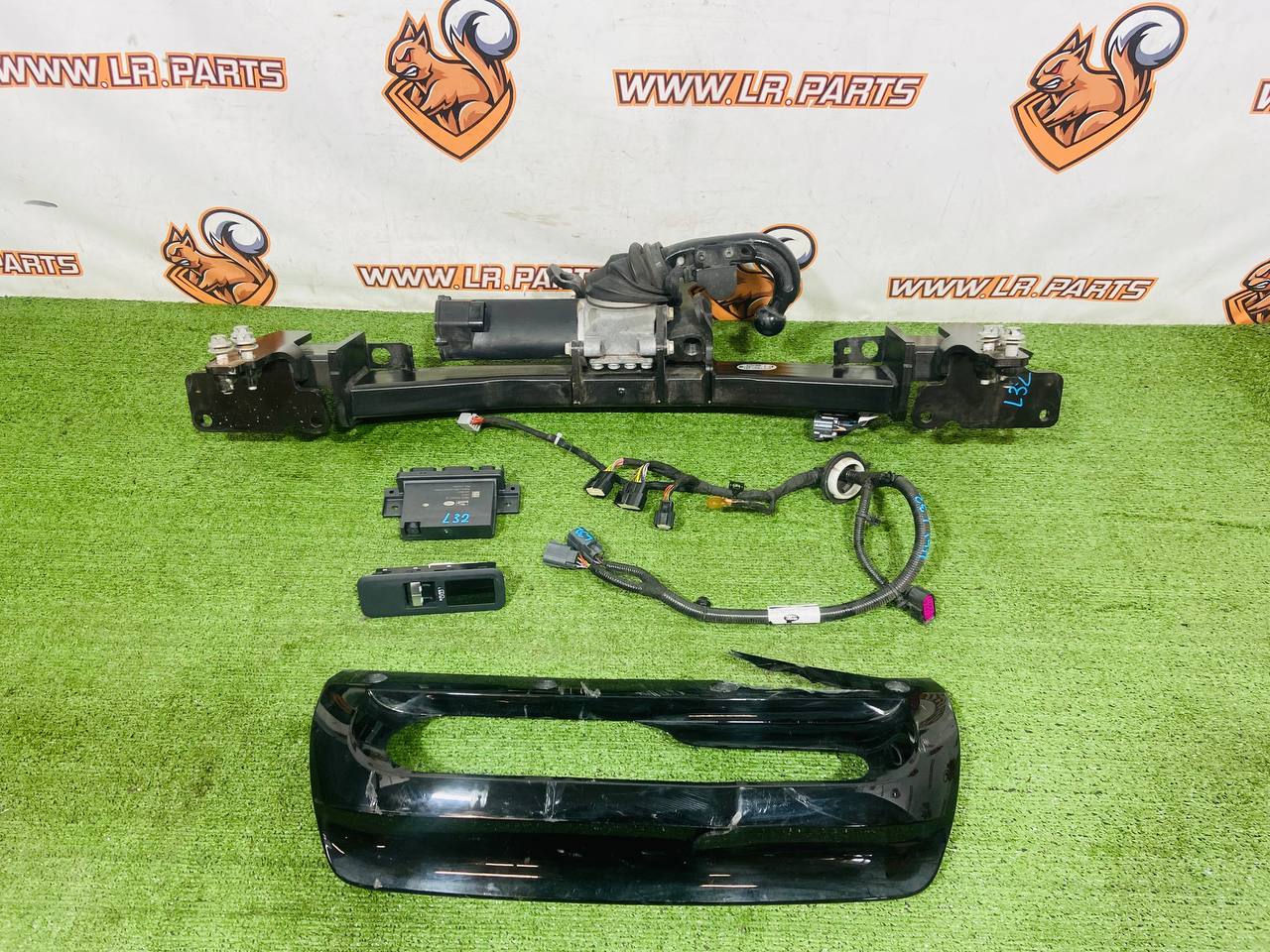 VPLXT0333 Electric towbar kit Range Rover Sport L461 (2023-) Used cost 1 200 € in stock 1 pcs.