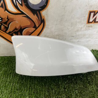 C2D38132 Antenna (fin) Jaguar F-Pace X761 (2017-) Used cost  € in stock 1 pcs.