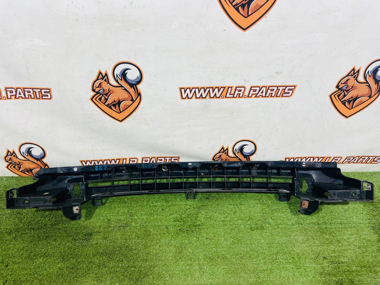 LR026532 Front bumper mounting bracket Range Rover Evoque L538 (2012-2018) Used cost 130 € in stock 1 pcs.