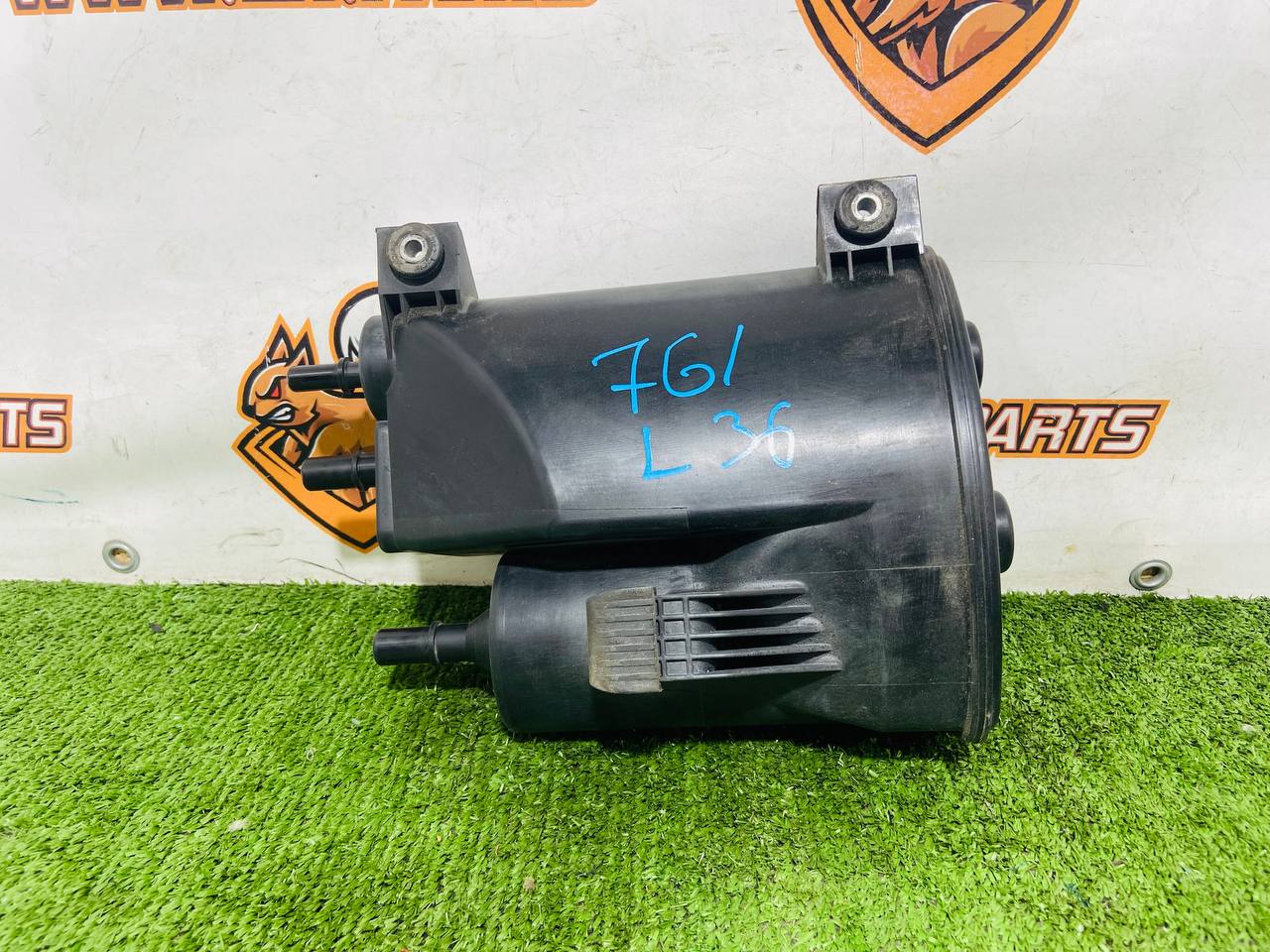 LR027061 Fuel filter housing, Range Rover Velar L560 (2018-) used fuel vapor absorber. cost 150 € in stock 2 pcs.