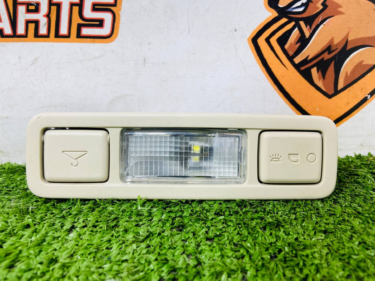 LR027520 Interior light left Range Rover Evoque L538 (2012-2018) Used cost 15 € in stock 1 pcs.