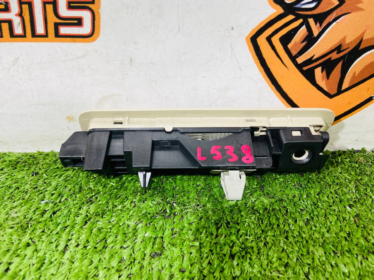 LR027520 Interior light left Range Rover Evoque L538 (2012-2018) Used cost 15 € in stock 1 pcs.