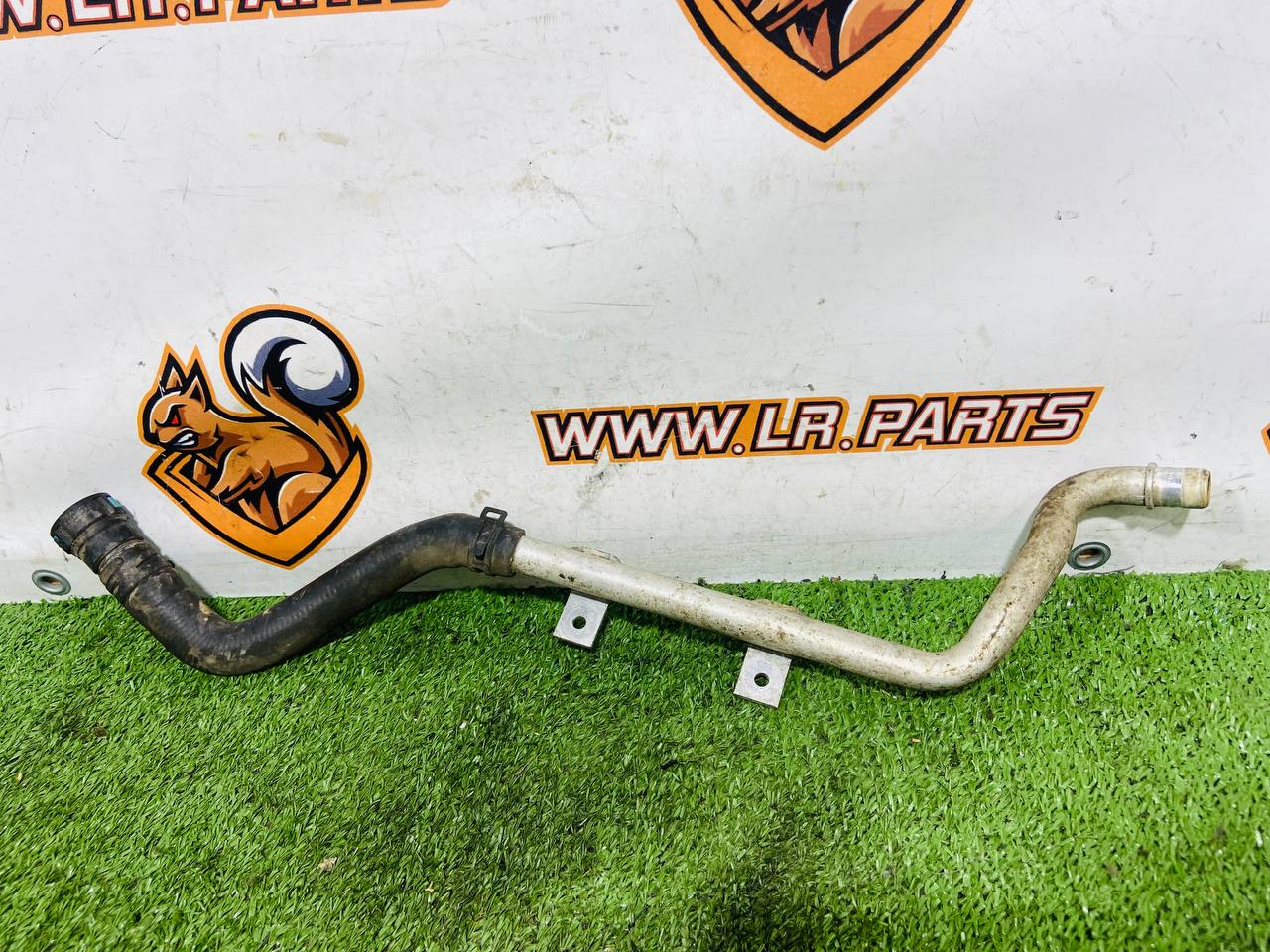 LR034597 Heater pipe Land Rover Discovery 5 L462 (2017-) Used cost € in stock 1 pcs.