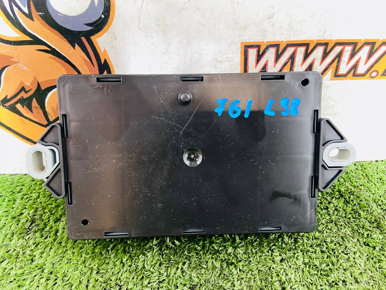 LR041091 Fuse Block Range Rover Velar L560 (2018-) Used cost 35 € in stock 2 pcs.