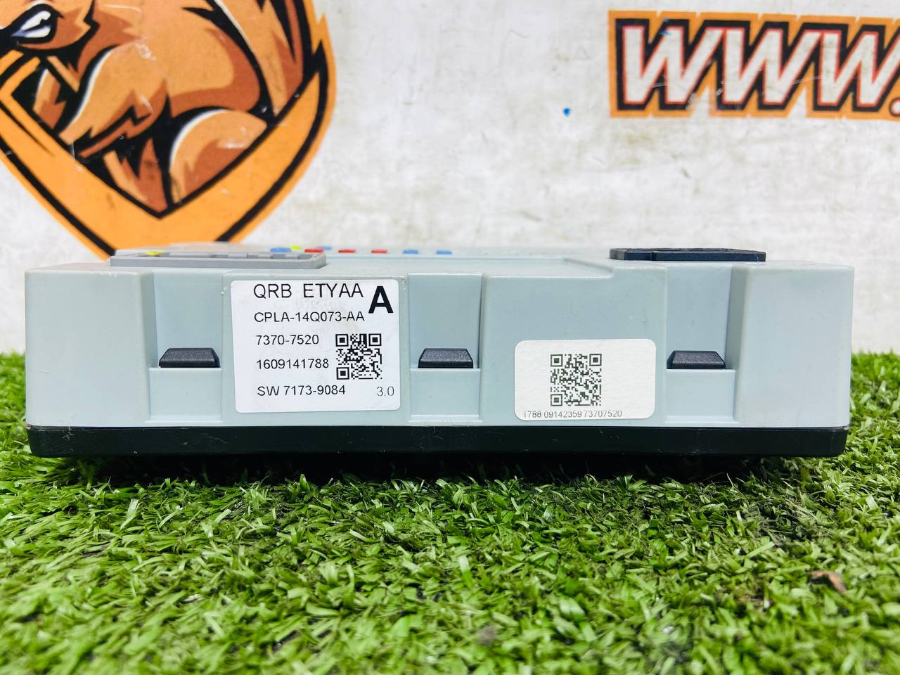 LR041091 Fuse Block Range Rover Velar L560 (2018-) Used cost 35 € in stock 2 pcs.
