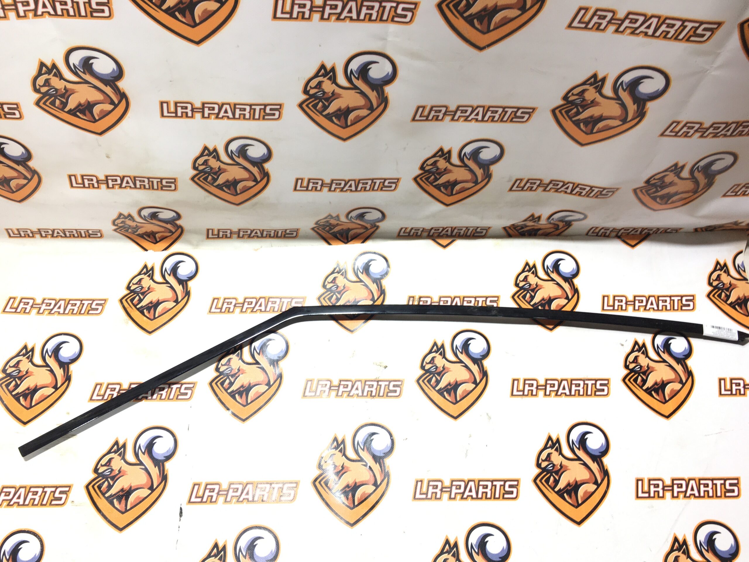 LR055821 Front door molding right outer upper RANGE ROVER EVOQUE L538 2011-2018 Used cost 25 € in stock 1 pcs.
