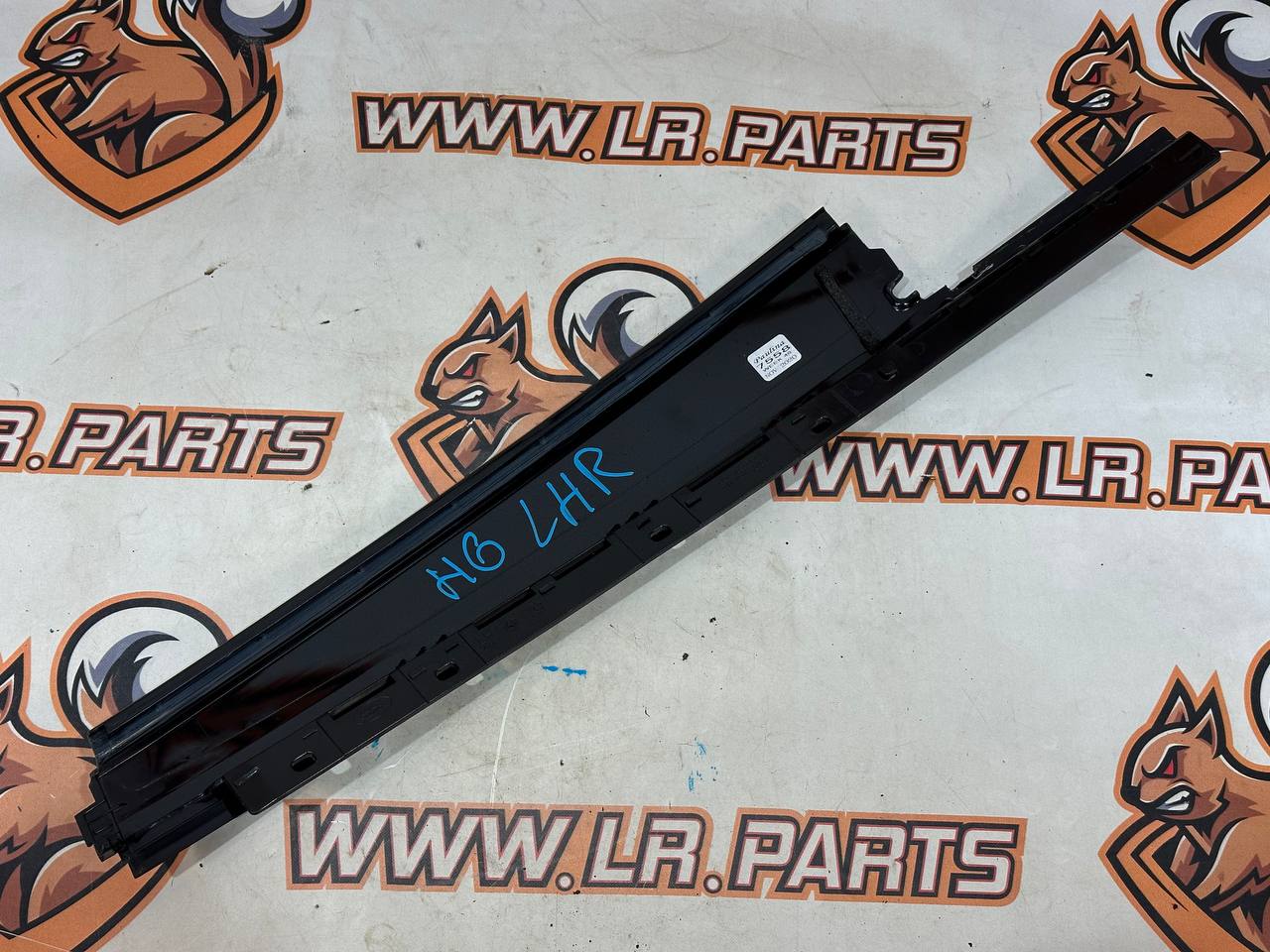 LR058490 Door molding rear left Land Rover Discovery Sport L550 (2015-) Used cost 40 € in stock 4 pcs.