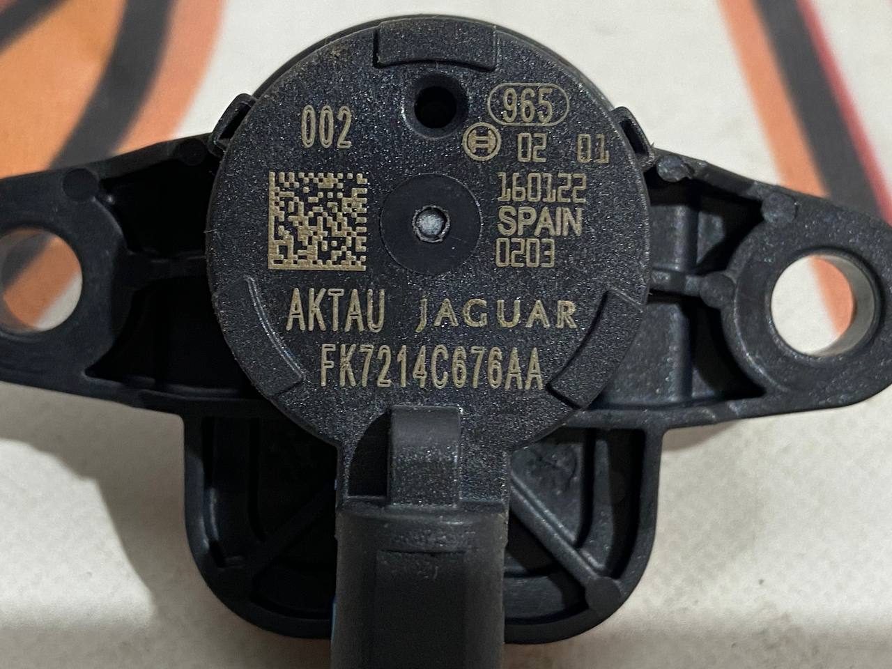 LR059793 Range Rover Velar L560 (2018-) Used Airbag Sensor cost 35 € in stock 5 pcs.