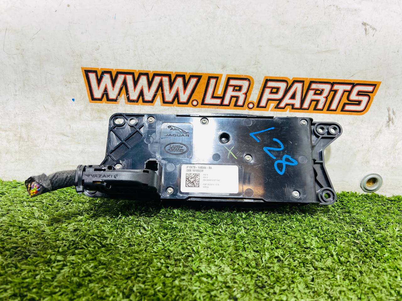 LR070641 Right side power seat switch for Range Rover Velar L560 (2018-) used cost € in stock 1 pcs.