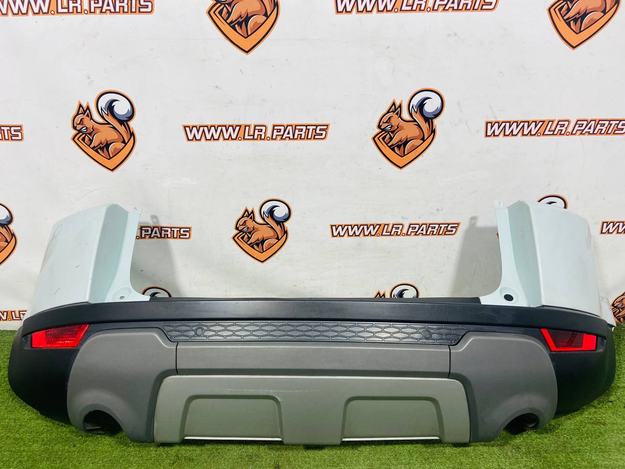 LR074961 Rear bumper RANGE ROVER EVOQUE L538 2011-2018 Used cost 330 € in stock 1 pcs.