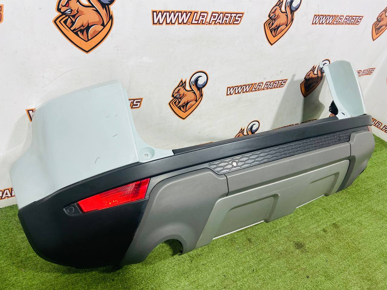 LR074961 Rear bumper RANGE ROVER EVOQUE L538 2011-2018 Used cost 330 € in stock 1 pcs.