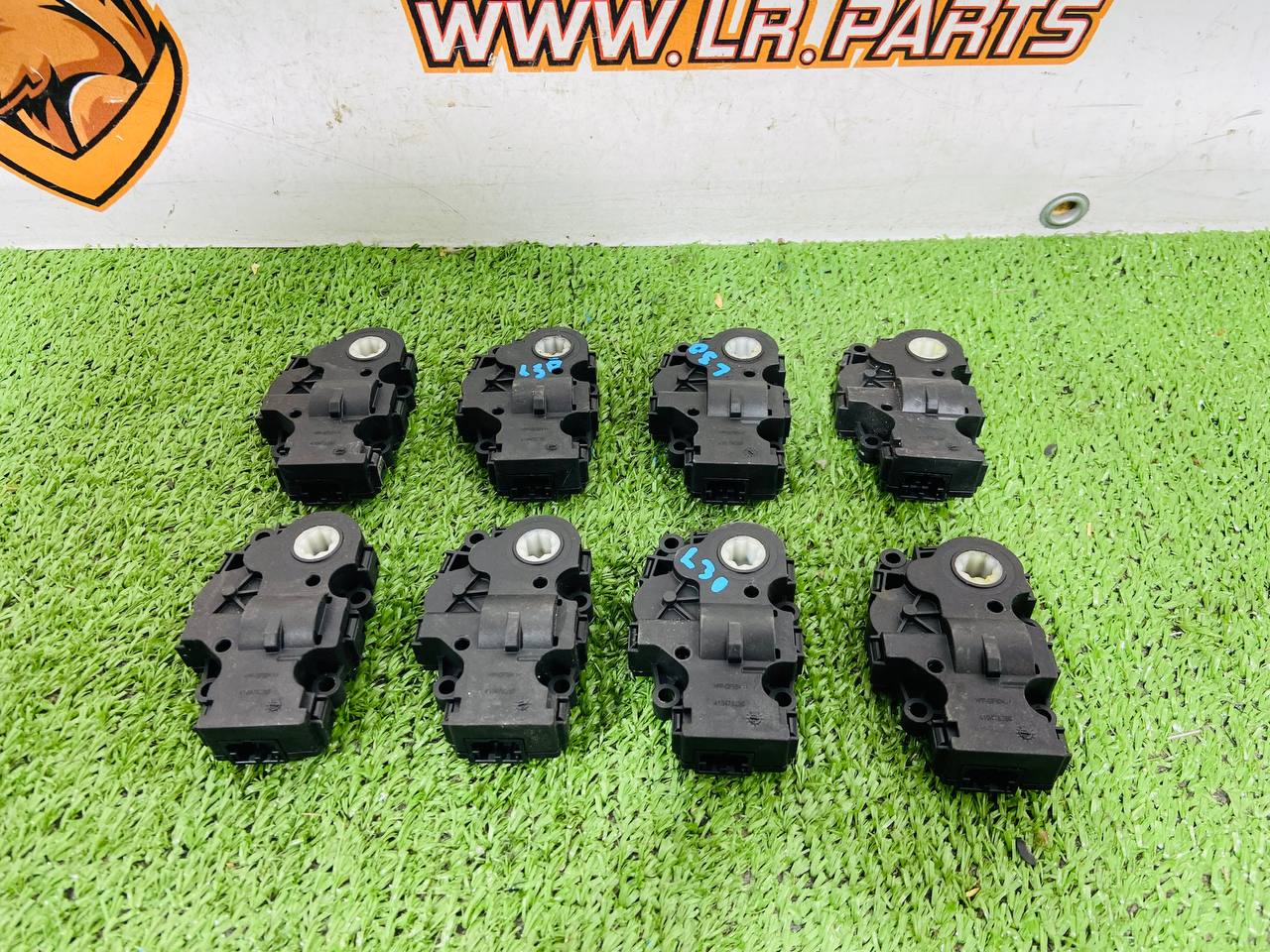 LR082165 Stepper motor Land Rover Discovery 5 L462 (2017-) Used cost 50 € in stock 10 pcs.