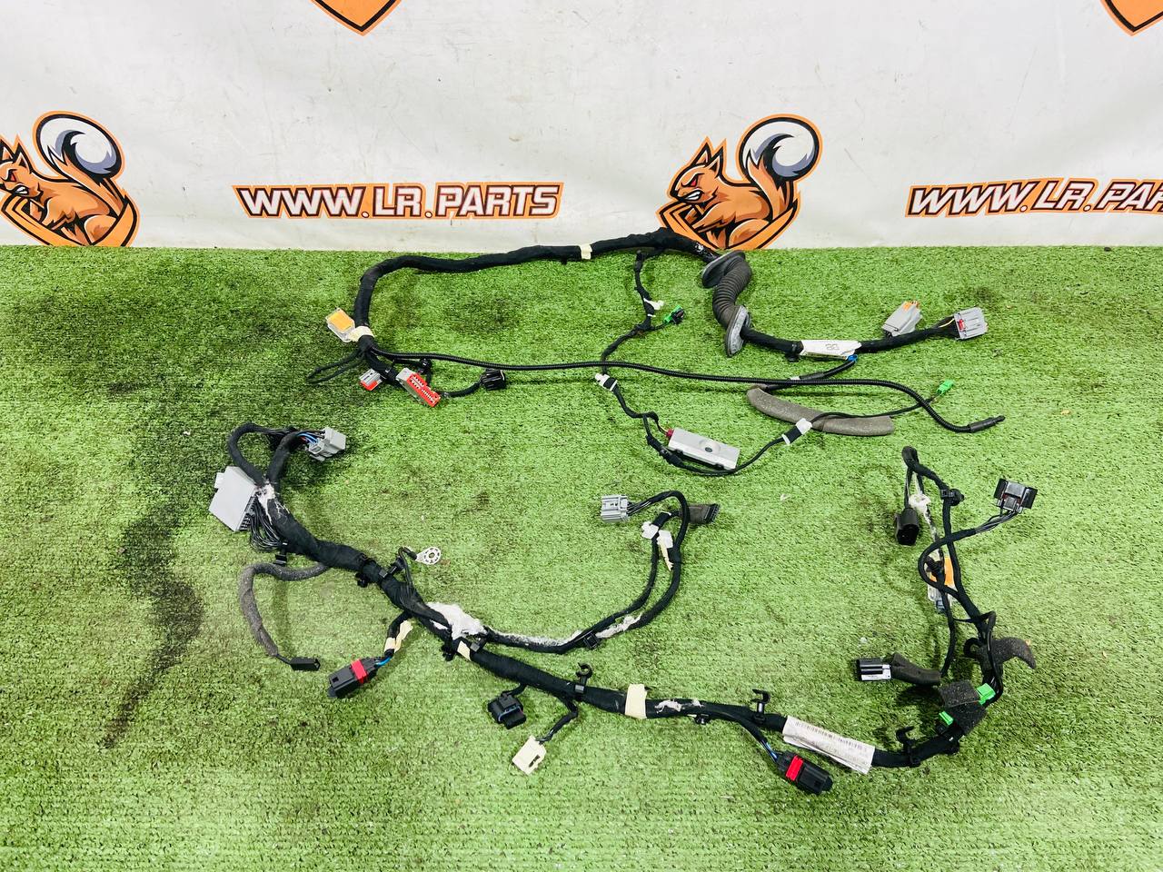 LR088571 Set of electric lock for Land Rover Discovery Sport L550 (2015-) Used cost € in stock 1 pcs.