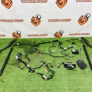 LR088571 Set of electric lock for Land Rover Discovery Sport L550 (2015-) Used cost € in stock 1 pcs.