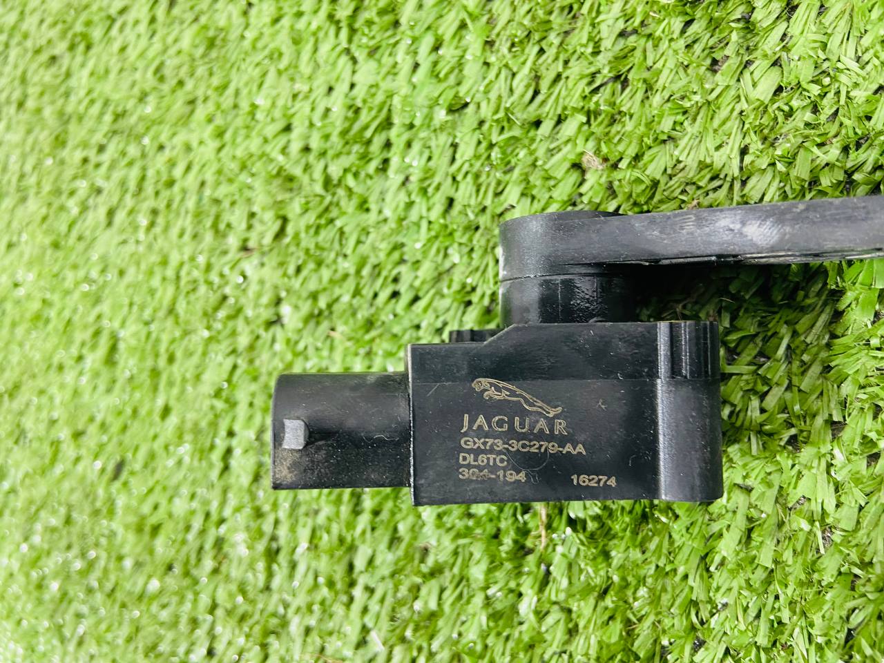 LR090678 Front left altitude sensor for Range Rover Velar L560 (2018-) Used - Image 18