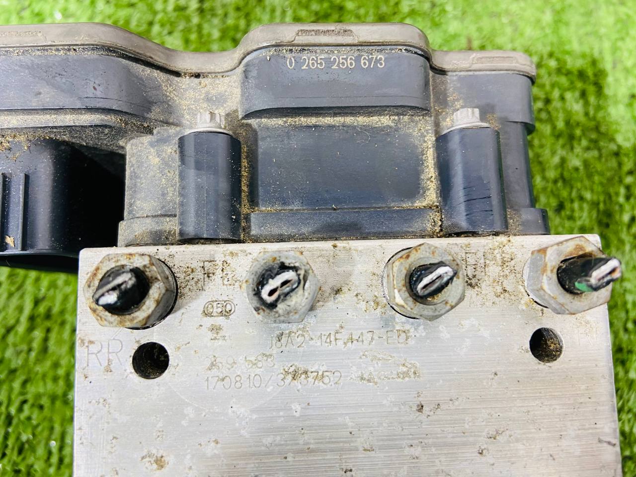 LR090984 ABS Block Range Rover Velar L560 (2018-) Second Hand - Image 14
