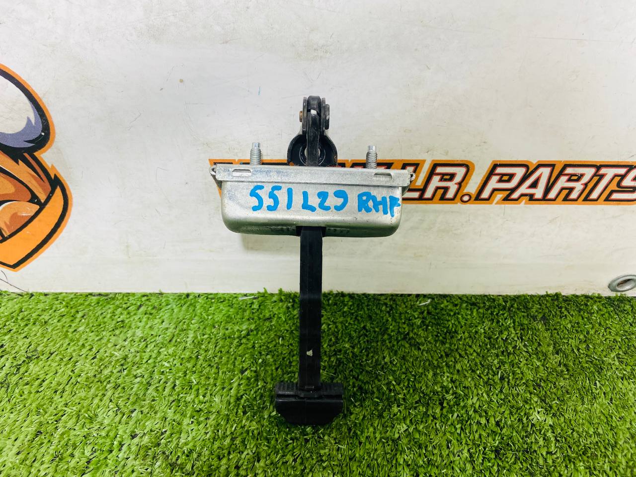 LR091725 Door limiter for Range Rover Velar L560 (2018-) Used - Image 14