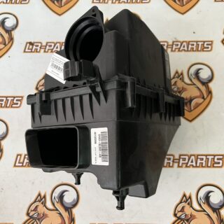 LR092221 Left 3.0 air filter housing Range Rover Velar L560 (2018-) Used cost 340 € in stock 1 pcs.