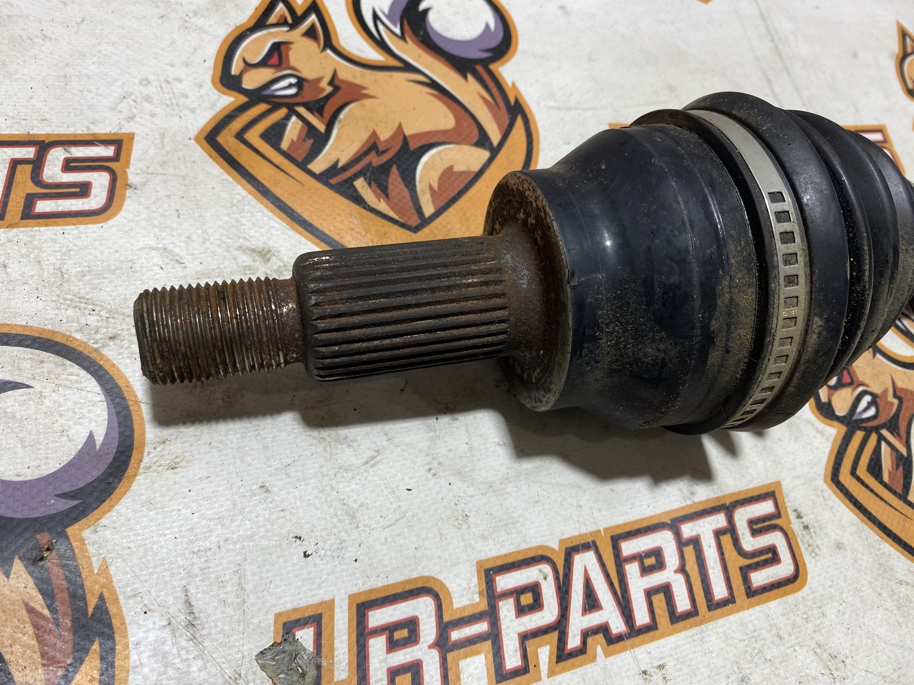 LR092740 Front left half axle for Range Rover Velar L560 (2018-) used - Image 29