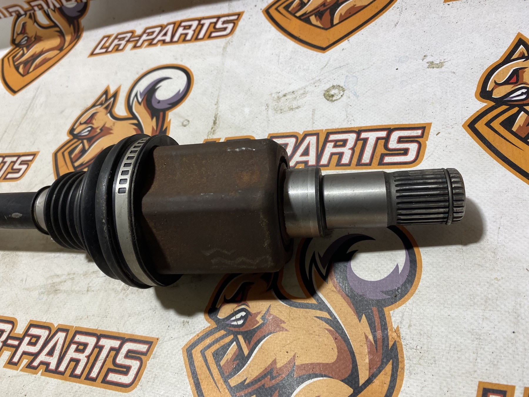 LR092740 Front left half axle for Range Rover Velar L560 (2018-) used - Image 30