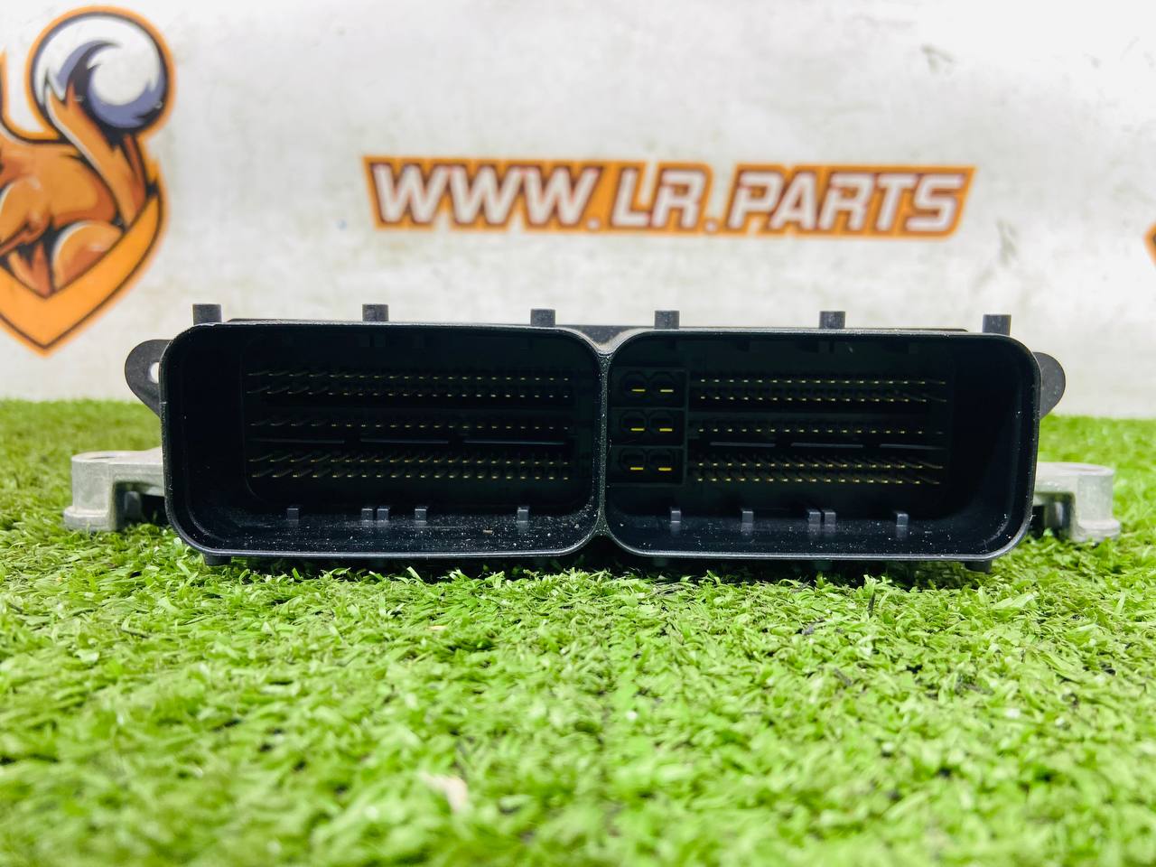 LR104411 Module-Engine control LAND ROVER DISCOVERY SPORT L550 2015- Used cost 170 € in stock 1 pcs.