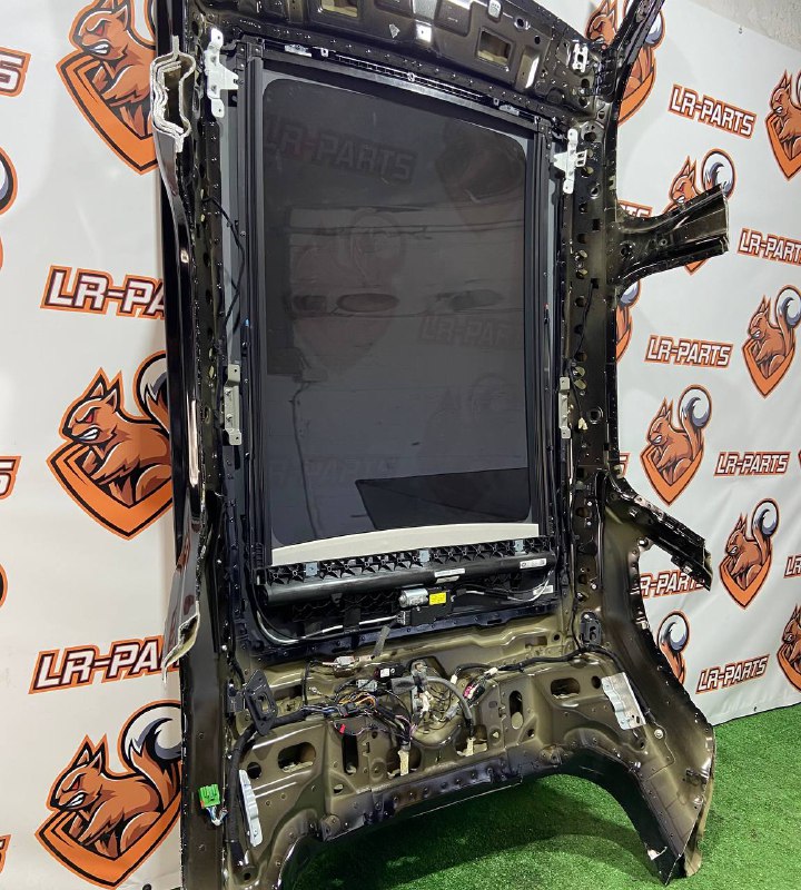 LR110746 Panoramic roof glass for Range Rover Velar L560 (2018-) Used cost 1 300 € in stock 1 pcs.