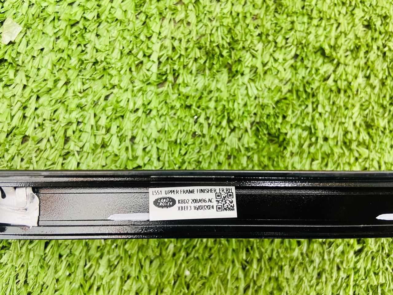 LR114184 Front door molding upper right RANGE ROVER EVOQUE NEW (L551) 2019- Used cost 60 € in stock 1 pcs.